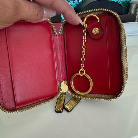 LOW START Mcm metallic gold wallet with key chain - Picture 5 of 15